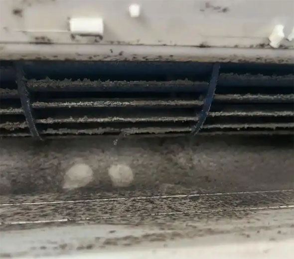 苏仙空调吹的风有股烧焦味是怎么回事